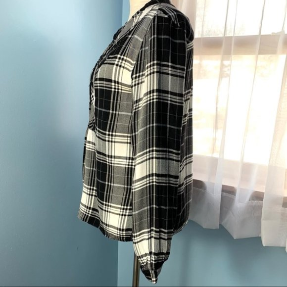 Lucky Brand Black and White Plaid Popover Top - Picture 3 of 5